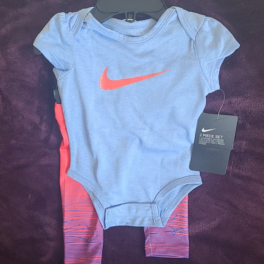 Nike 2 piece set Girls 3 month NWT